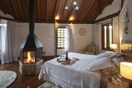 Suite Manaca | 2 bedrooms, minibar, individually decorated, individually furnished