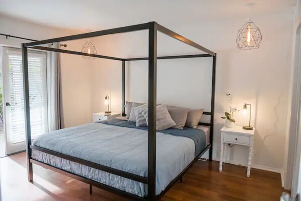 2 bedrooms, desk, iron/ironing board, travel cot