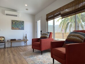 Smart TV, books, stereo - Entire house in quiet neighborhood! 2 miles from Joshua Tree NP (Twentynine Palms)