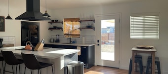 Entire house in quiet neighborhood! 2 miles from Joshua Tree NP