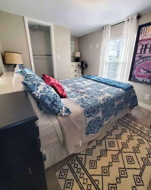 2 bedrooms, desk, free WiFi, bed sheets - Cheerful Cozy Country Cottage @ Aly Farm, 2bed/1 bath (Spring Hill)