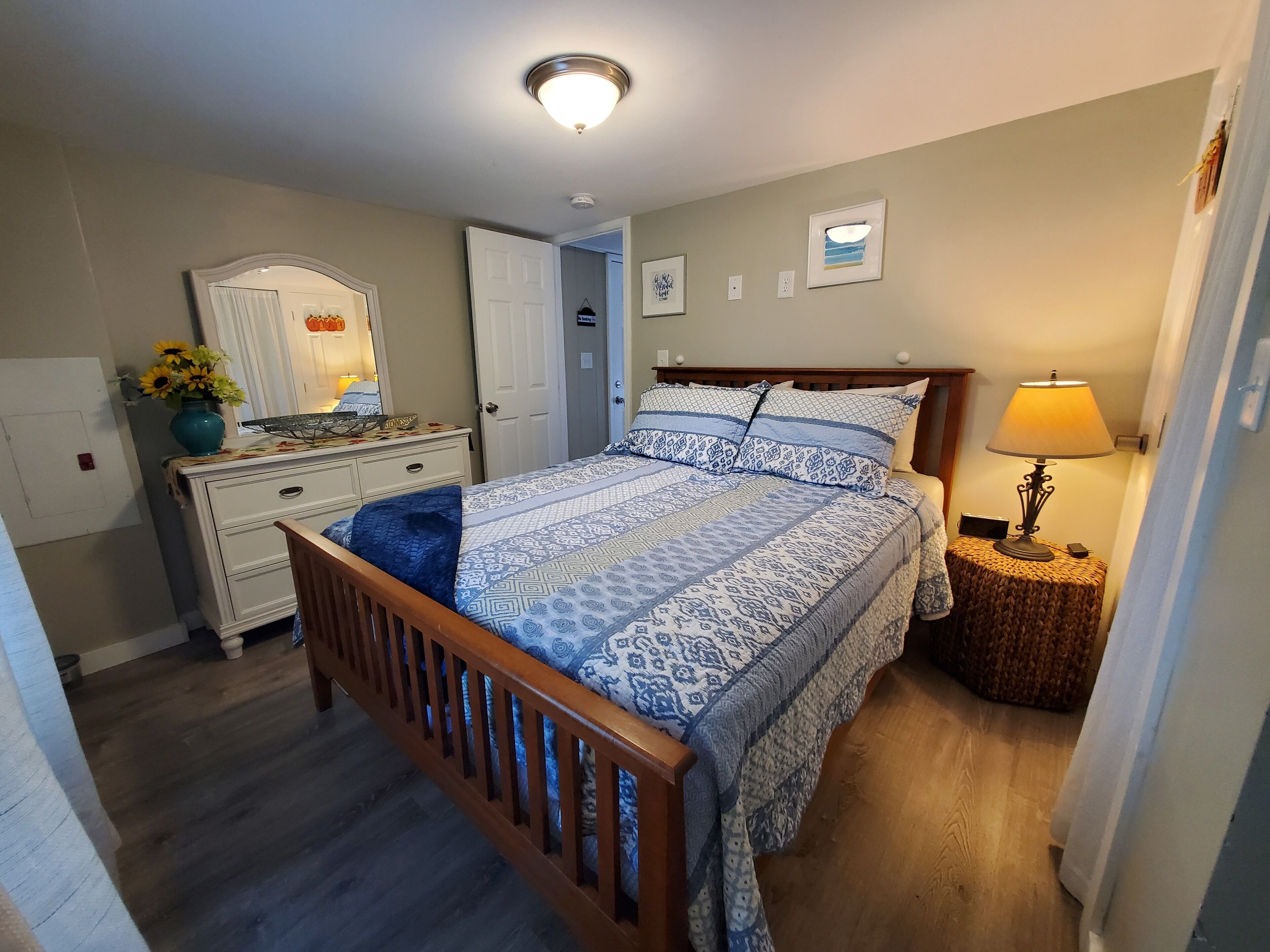 2 bedrooms, desk, free WiFi, bed sheets