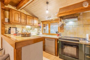 Microondas, horno y lavavajillas