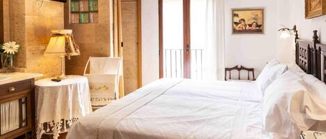 3 soverom, strykejern/-brett, internettilgang og sengetøy