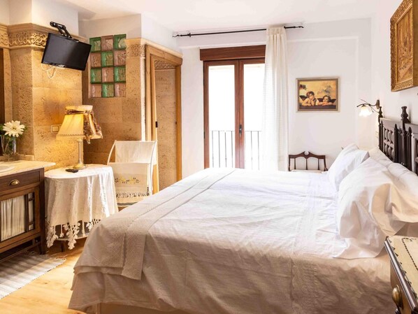 3 bedrooms, iron/ironing board, Internet, bed sheets