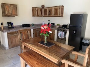 Geladeira, fogão, cooktop, cafeteira/chaleira