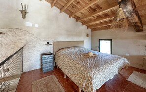 4 chambres, lit de bébé portatif