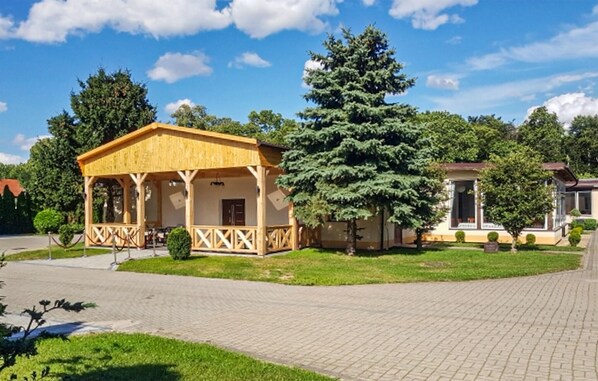 Guests can enjoy a sheltered porch with a simple railing at this charming lodge.
