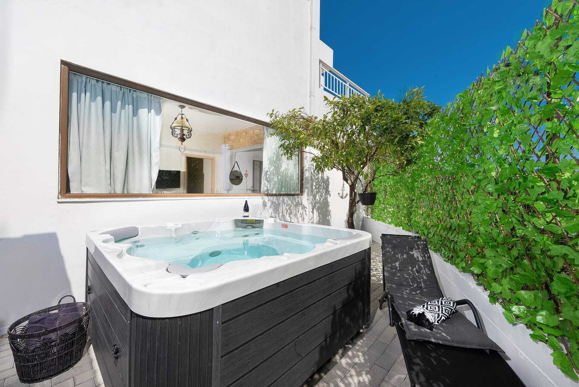Outdoor spa tub