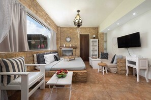Smart TV, fireplace