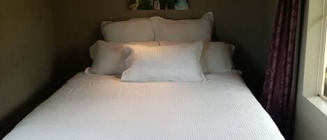 1 soverom, skrivebord, strykejern/-brett og wi-fi (inkludert)