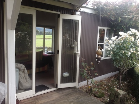 Exterior. Cosy, comfortable cabin in the heart of The Catlins