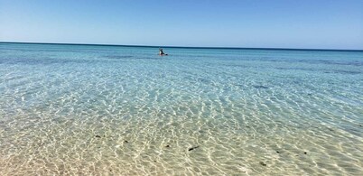 Seabreeze Cottage  - Steps to own private beach.
