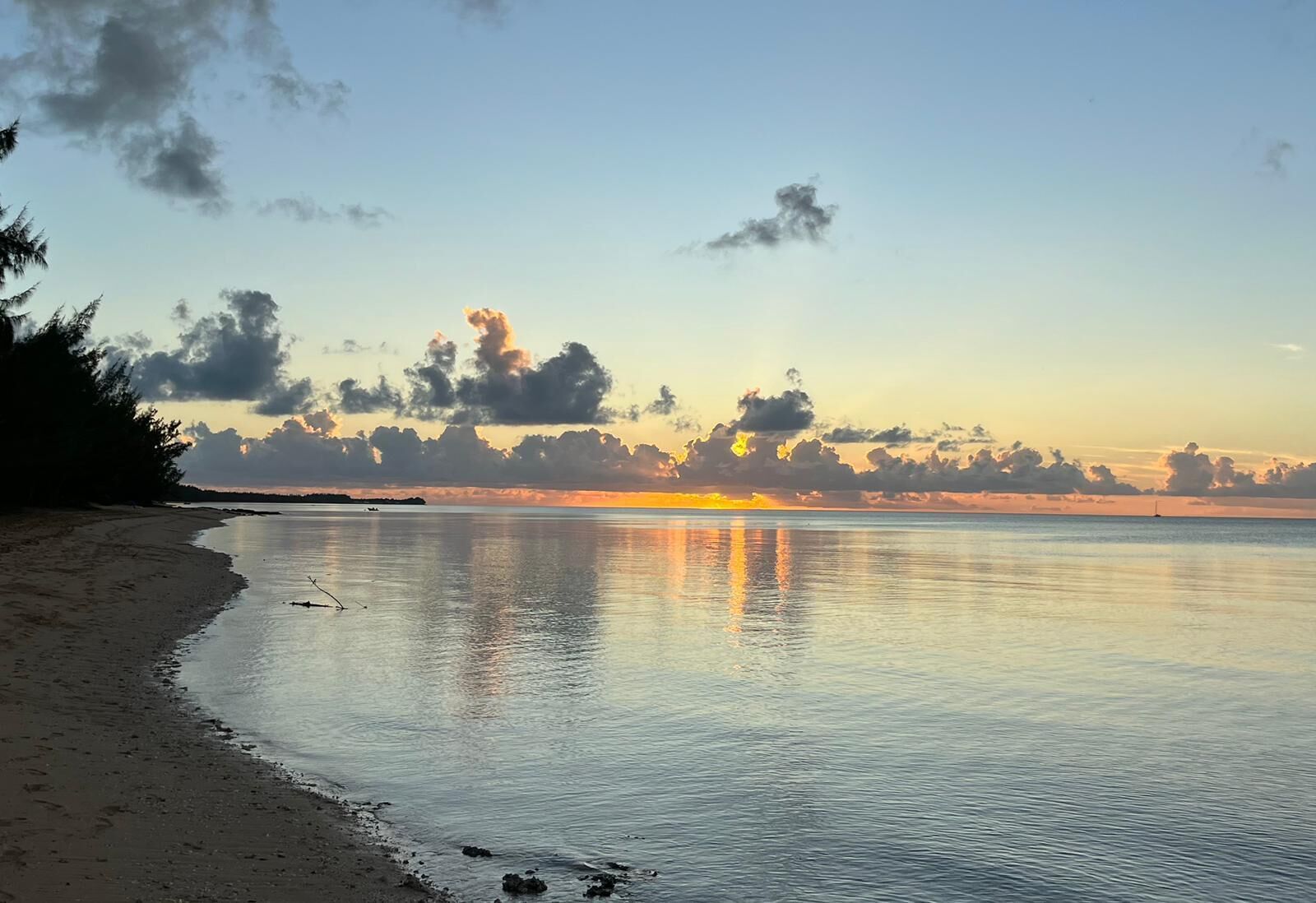Playa privada, camastros y toallas de playa 