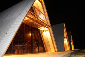 Deluxe Cabin, Kitchen, Mountain View | Egyptian cotton sheets, premium bedding, down comforters, pillowtop beds - CAJAMARCA GLAMPING NAKAMA ECO-RESORT (Baños del Inca)