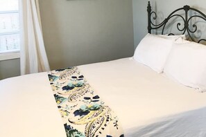 2 bedrooms, internet, bed sheets