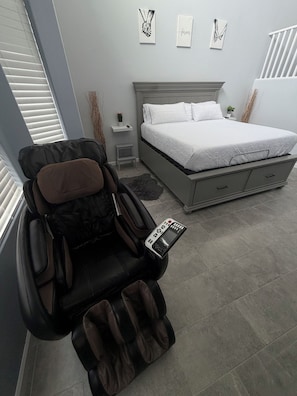 6 bedrooms, desk, iron/ironing board, free WiFi