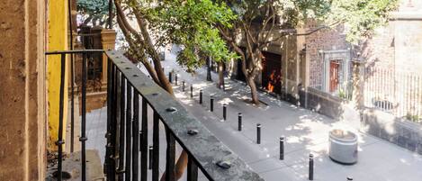 Deluxe Studio Suite | Balcony