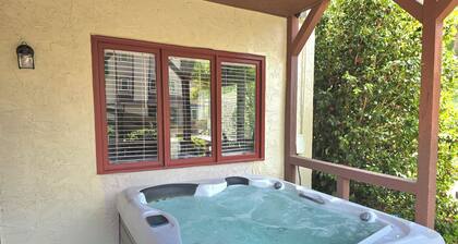 Alan's Apartment - Hot tub, fireplace, located in a quiet corner of Helen.