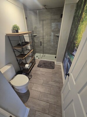 淋浴設備、風筒、提供毛巾、番梘