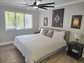 1 bedroom, iron/ironing board, free WiFi, bed sheets - Alan's Apartment - Hot tub, fireplace, located in a quiet corner of Helen. (Helen)