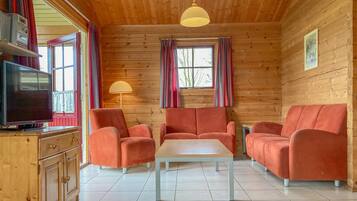 Een televisie en een stereo