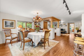 Dining - Pecos River Retreat with a Hot Tub (Pecos)