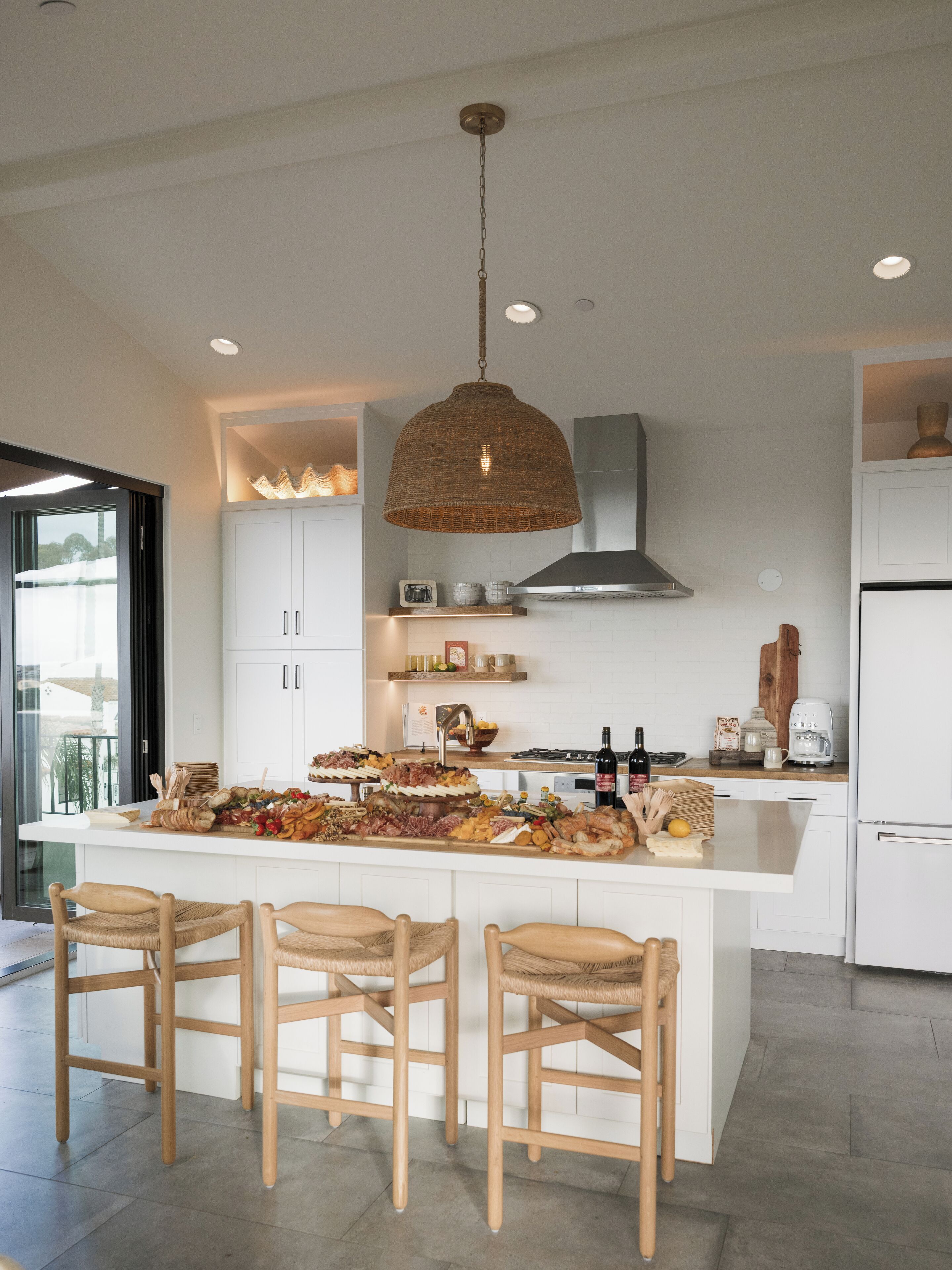 Penthouse | Private kitchen | Dining tables
