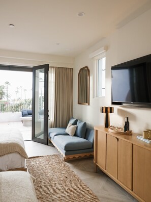 Family Room | Premium bedding, pillowtop beds, in-room safe, individually decorated - North Beach Villa (San Clemente)