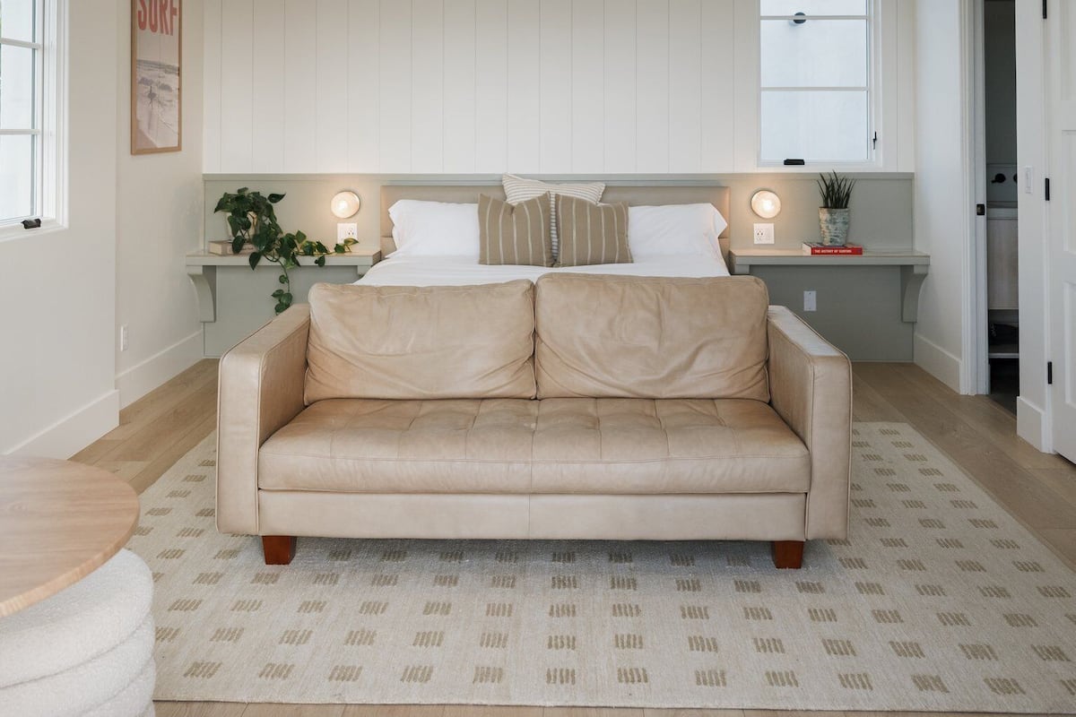 Habitación de lujo | Ropa de cama de alta calidad y colchones con acolchado adicional