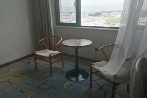 Room - Liangzhou Hotel (Luliang)