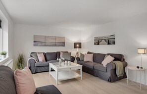 TV - Cozy home in Asaa with kitchen (Asaa)