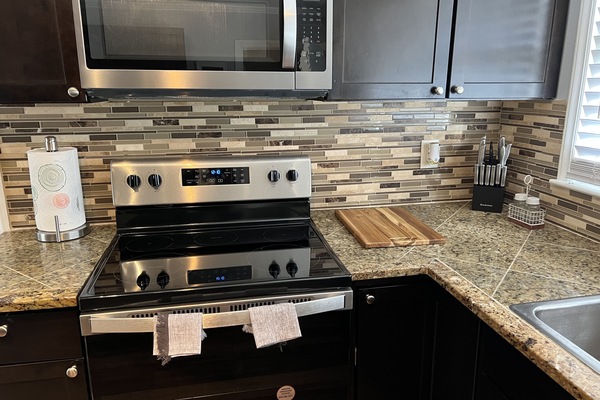 Frigorífic, microones, forn i placa de cuina