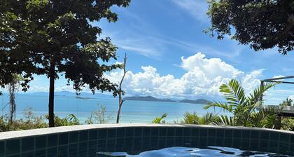 Koh Samui Villa, Beautiful Pool and Wide Sweeping Sea Views over the Islands