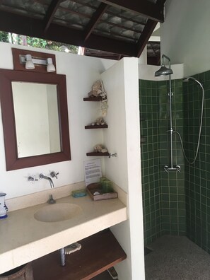 Shower, hair dryer, towels, soap - Koh Samui Villa, Beautiful Pool and Wide Sweeping Sea Views over the Islands  (NAMUANG)