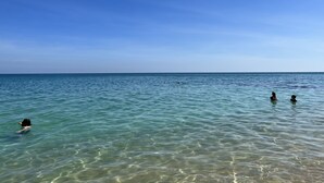 A clear view of a beach with calm waters and a clear sky. - Koh Samui Villa, Beautiful Pool and Wide Sweeping Sea Views over the Islands  (NAMUANG)