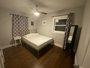 Room - Modern cozy home (Charlotte)