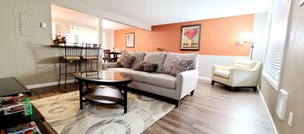 2 Levels 2 Bedrooms with Office Spaces