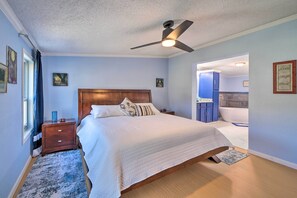 3 bedrooms, iron/ironing board, travel cot, WiFi - Family-Friendly Bernice Home: 2 Mi to Lake & Park! (Bernice)