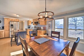 Dining - Family-Friendly Bernice Home: 2 Mi to Lake & Park! (Bernice)