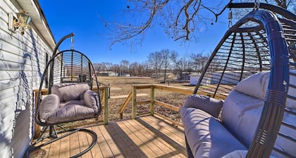 Family-Friendly Bernice Home: 2 Mi to Lake & Park!