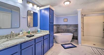 Family-Friendly Bernice Home: 2 Mi to Lake & Park!