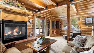 Televisión y chimenea