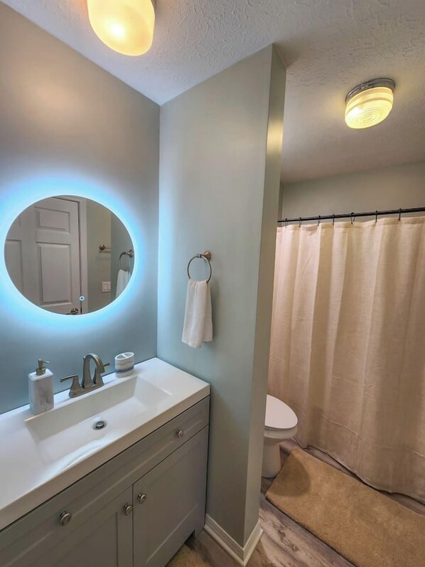A bathroom with a sink, mirror, and toilet. - NEW Townhouse 3 Min Walk to Beach, 11 pools, backyard (Panama City Beach)