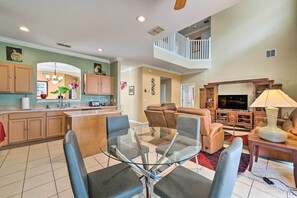 TV - Spacious Family Home w/ Spa in Davenport! (Davenport)