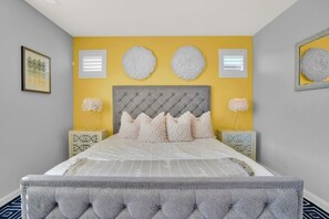 6 bedrooms, desk, iron/ironing board, travel cot