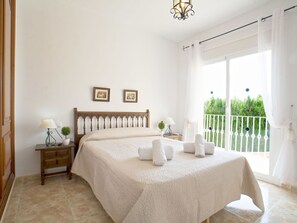 5 bedrooms, travel cot, free WiFi - Beautiful private villa for 10 people with private pool, A/C, WIFI, TV, terrace and pets allowed (Benissa)