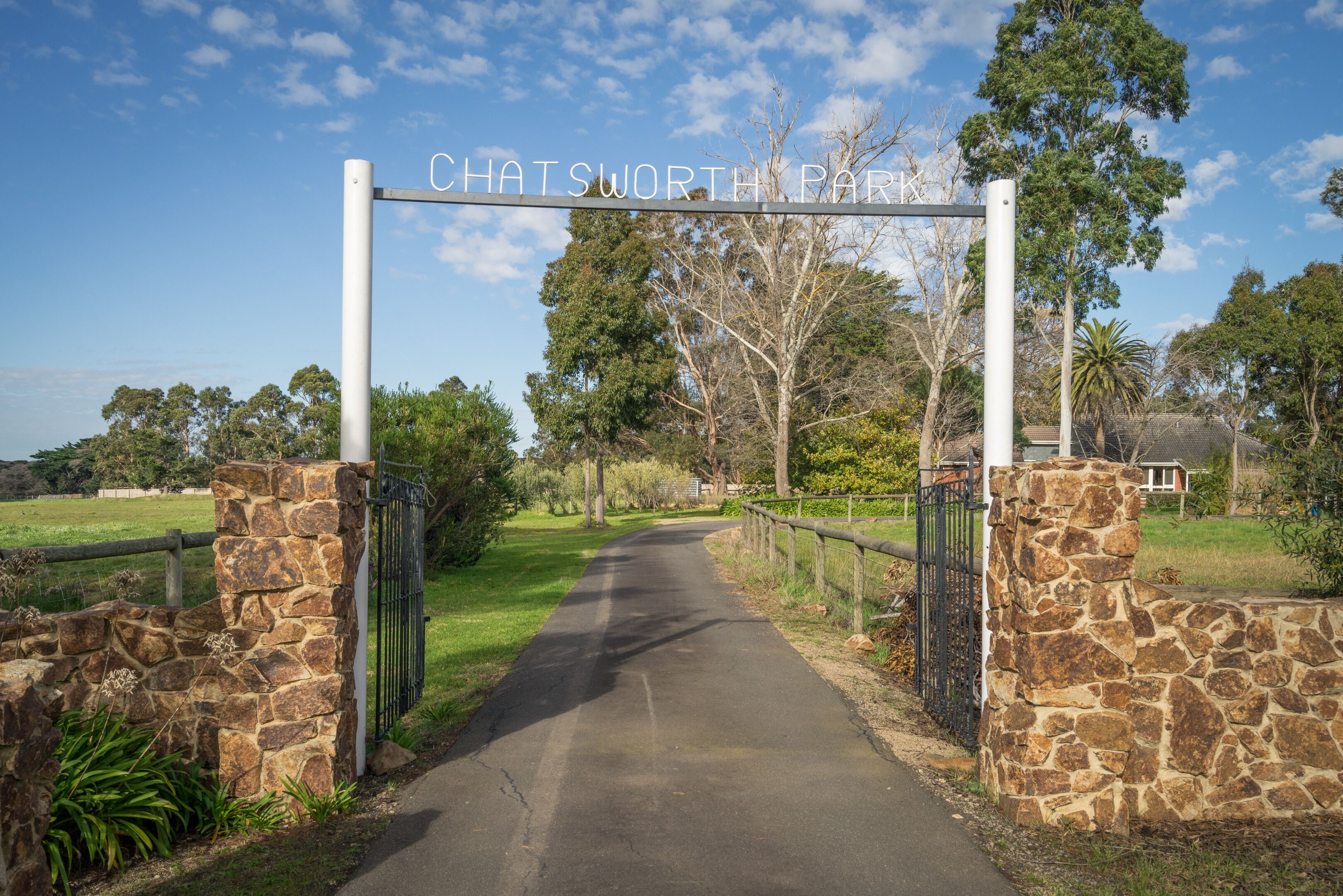 Spacious, full linen and towels, on 90 acres of Australian bushland