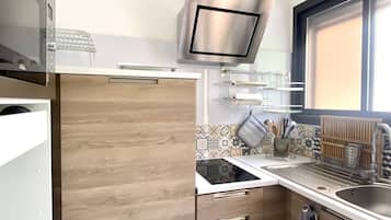 Fridge, oven, cookware/dishes/utensils