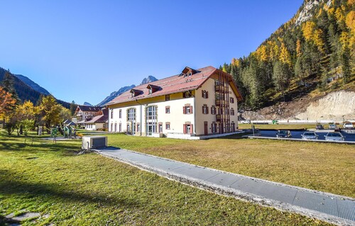 Cozy apartment in Località Carbonin